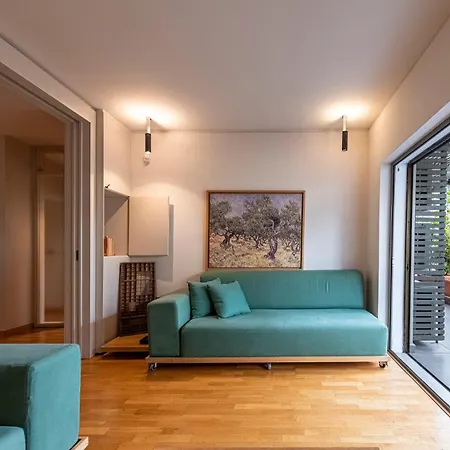 Hidesign Tube Luxury In Kolonaki *